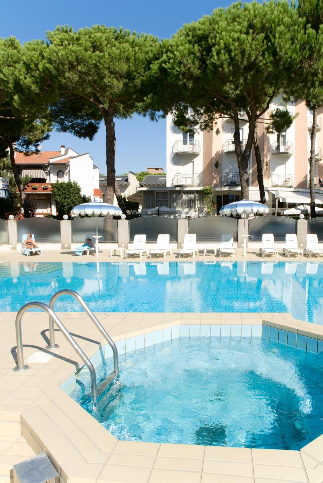 Residence Quadrifoglio Cervia Eksteriør bilde