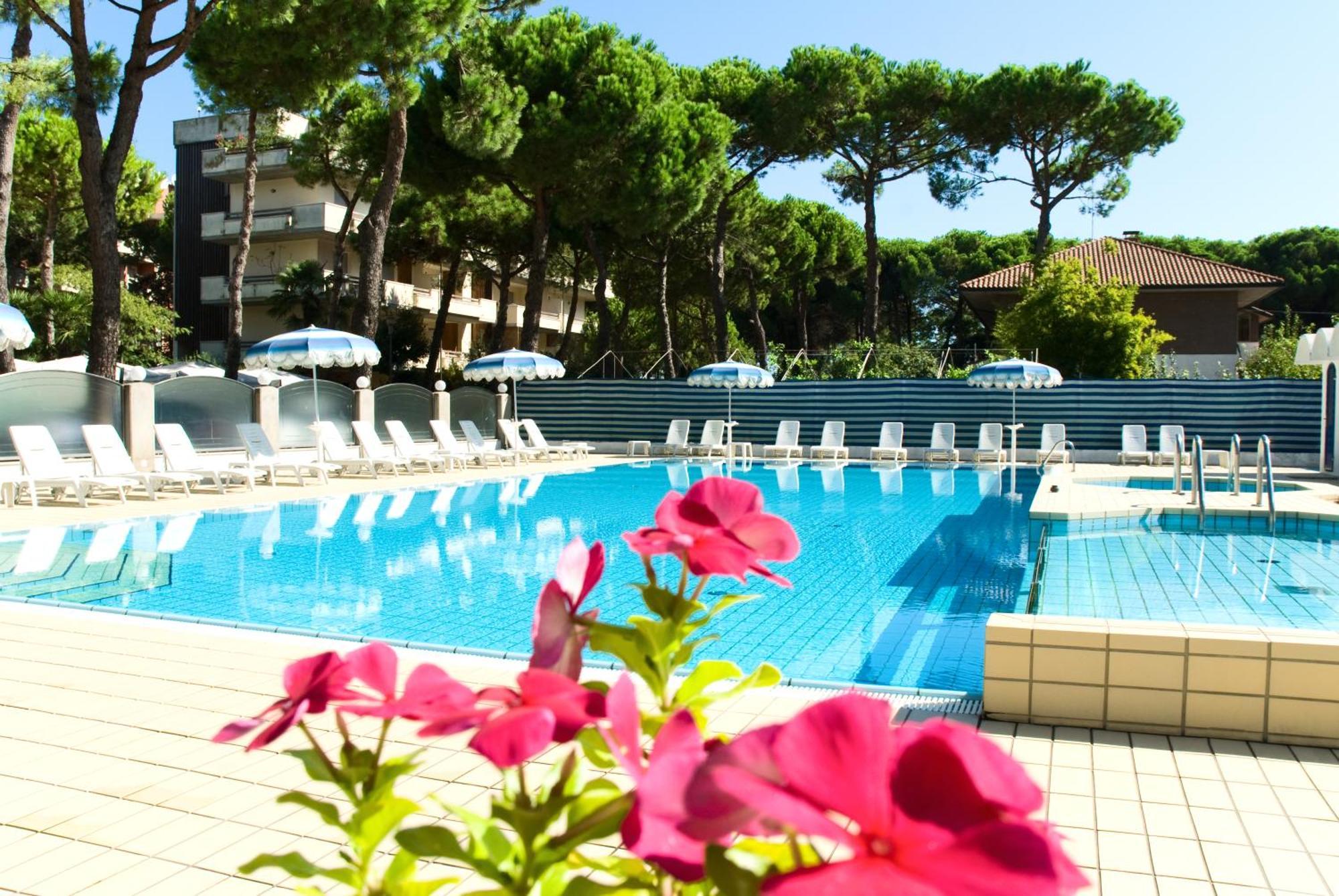 Residence Quadrifoglio Cervia Eksteriør bilde